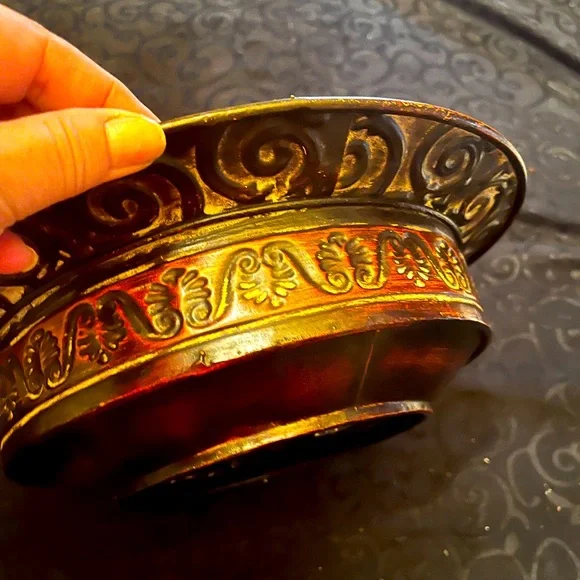 Gorgeous bowl with intricate design - Picture 2 of 4